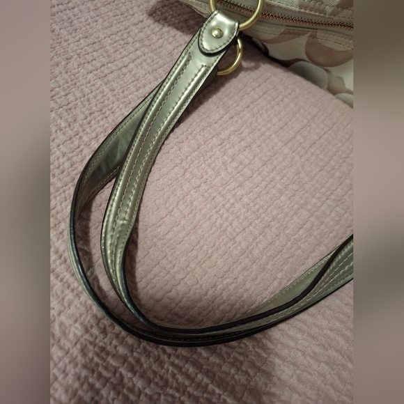 Coach Poppy Metallic Signature Tote 22447 Great condition - Picture 5 of 13